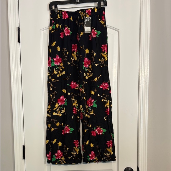 unbranded Pants - NWT Floral Black Pants